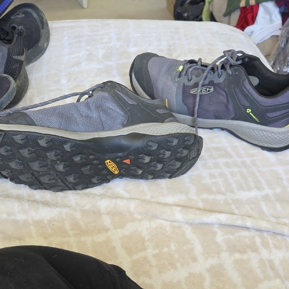 Keen Men's Charcoal and Lime Athletic Shoes - Picture 3 of 4
